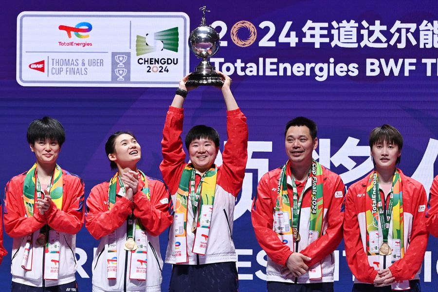 决赛完胜印尼 中国第16次捧尤杯